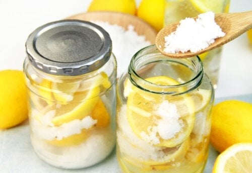 Лошо ли е да се яде лимон със сол?