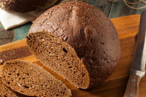 Ръженият хляб: добър избор за отслабване ли е?