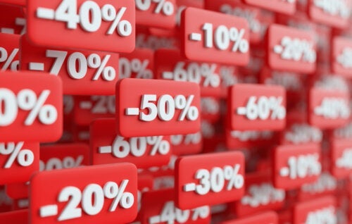 Защо изпитваме нужда да купуваме повече по време на разпродажби?