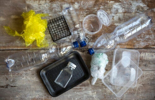 Пластмаси за еднократна употреба: какво представляват и защо трябва да ги избягвате
