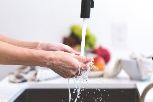 Защо миенето на ръцете е важно?