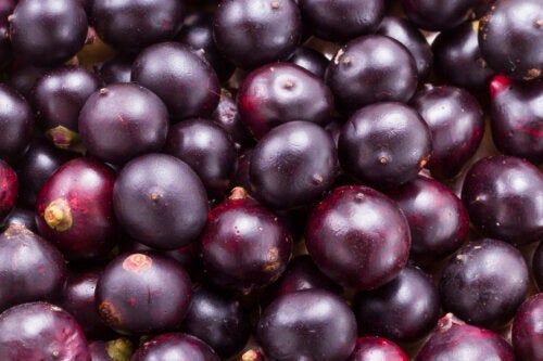Прочистване с Acai бери: Защо това е опасна тенденция?