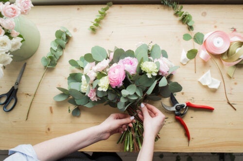 Как да си направим букет от цветя у дома: Урок стъпка по стъпка