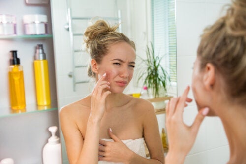Наводнена кожа: дерматит поради прекомерна употреба на козметика