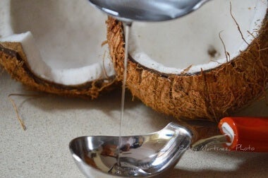Хилядата и една употреби за красота на кокосовото масло