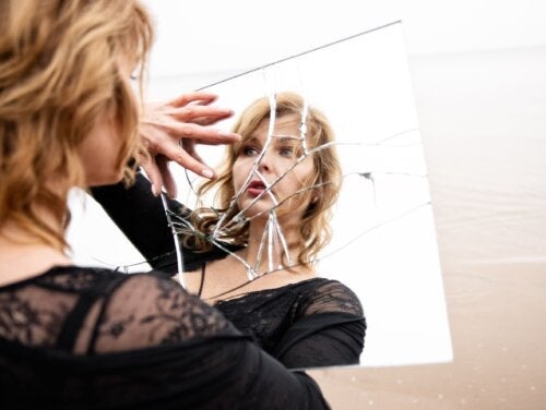 Синдром на Дориан Грей: какво причинява тази дисморфия?