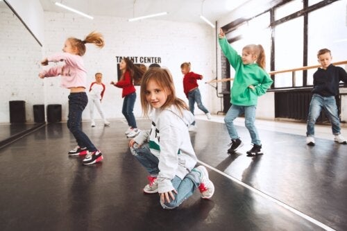 Танцова терапия за деца с аутизъм: ползи и съвети