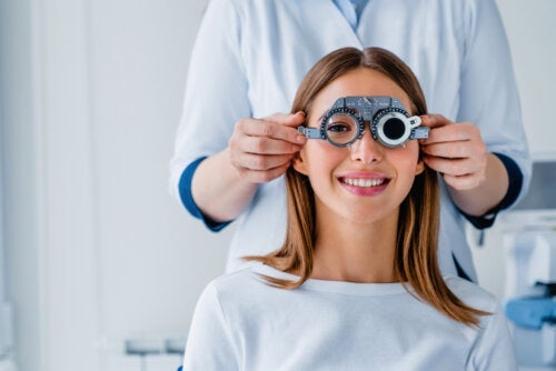 Американската оптометрична асоциация препоръчва очни прегледи всяка година