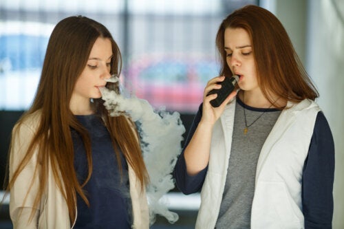 Електронните цигари: Влияят ли върху здравето на устната кухина?