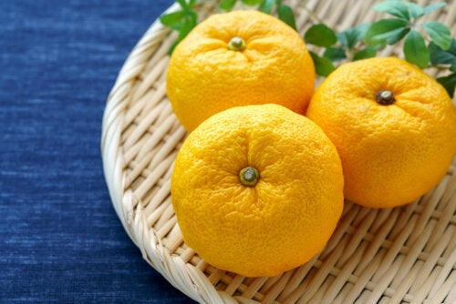 Предимства на юзу: Японски цитрусов плод, богат на витамин C