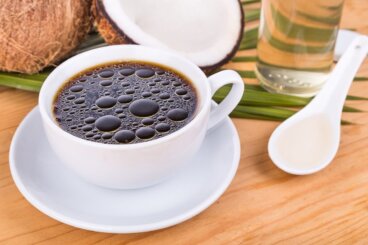 Кафе с кокосово масло: как да го пиете, за да избегнете наддаване на тегло
